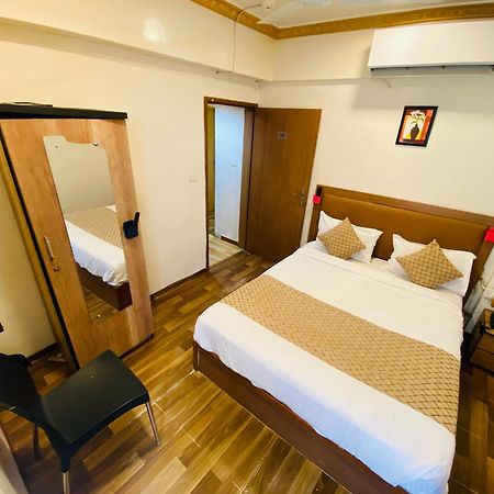Hotel Abc Satellite Prahlad Nagar อาเมดาบัด ภายนอก รูปภาพ