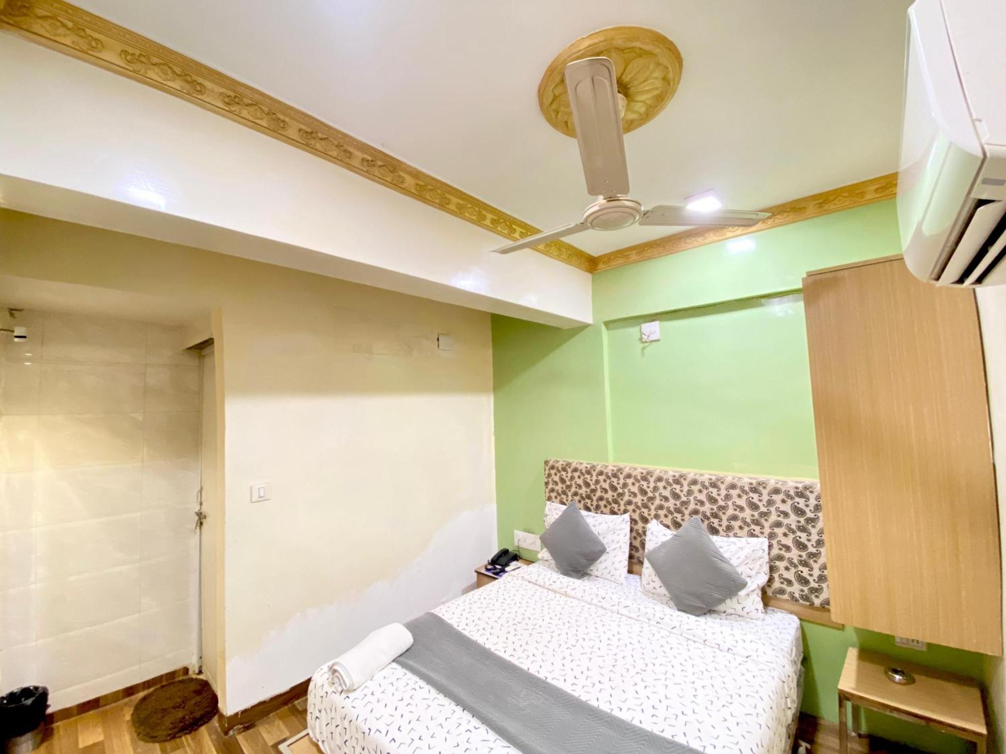 Hotel Abc Satellite Prahlad Nagar อาเมดาบัด ภายนอก รูปภาพ