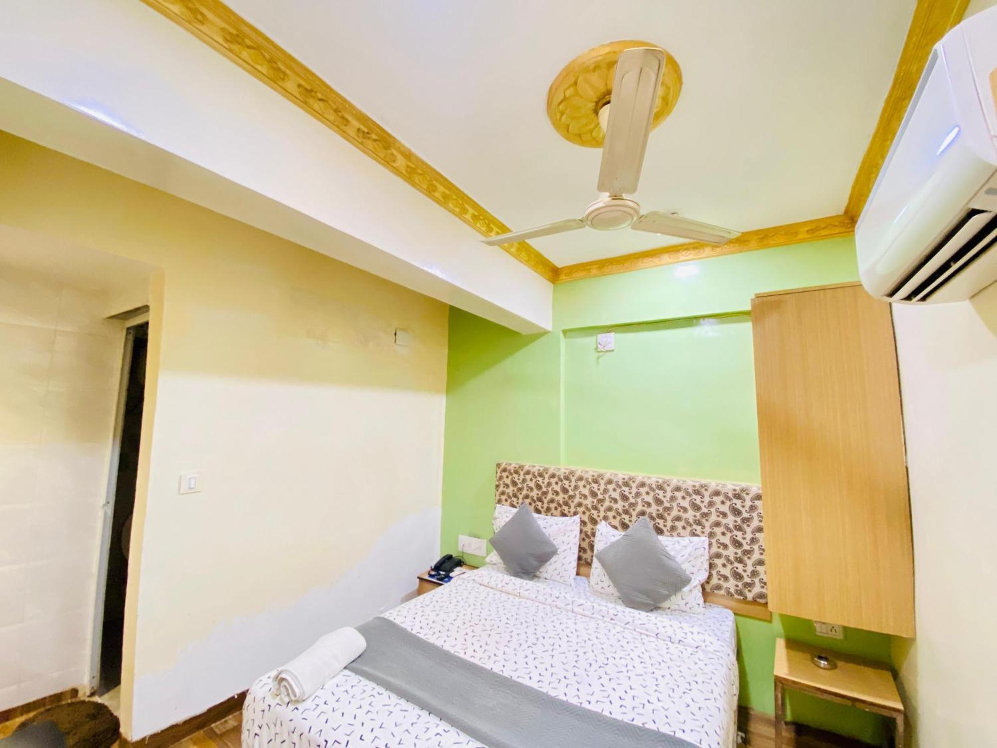 Hotel Abc Satellite Prahlad Nagar อาเมดาบัด ภายนอก รูปภาพ