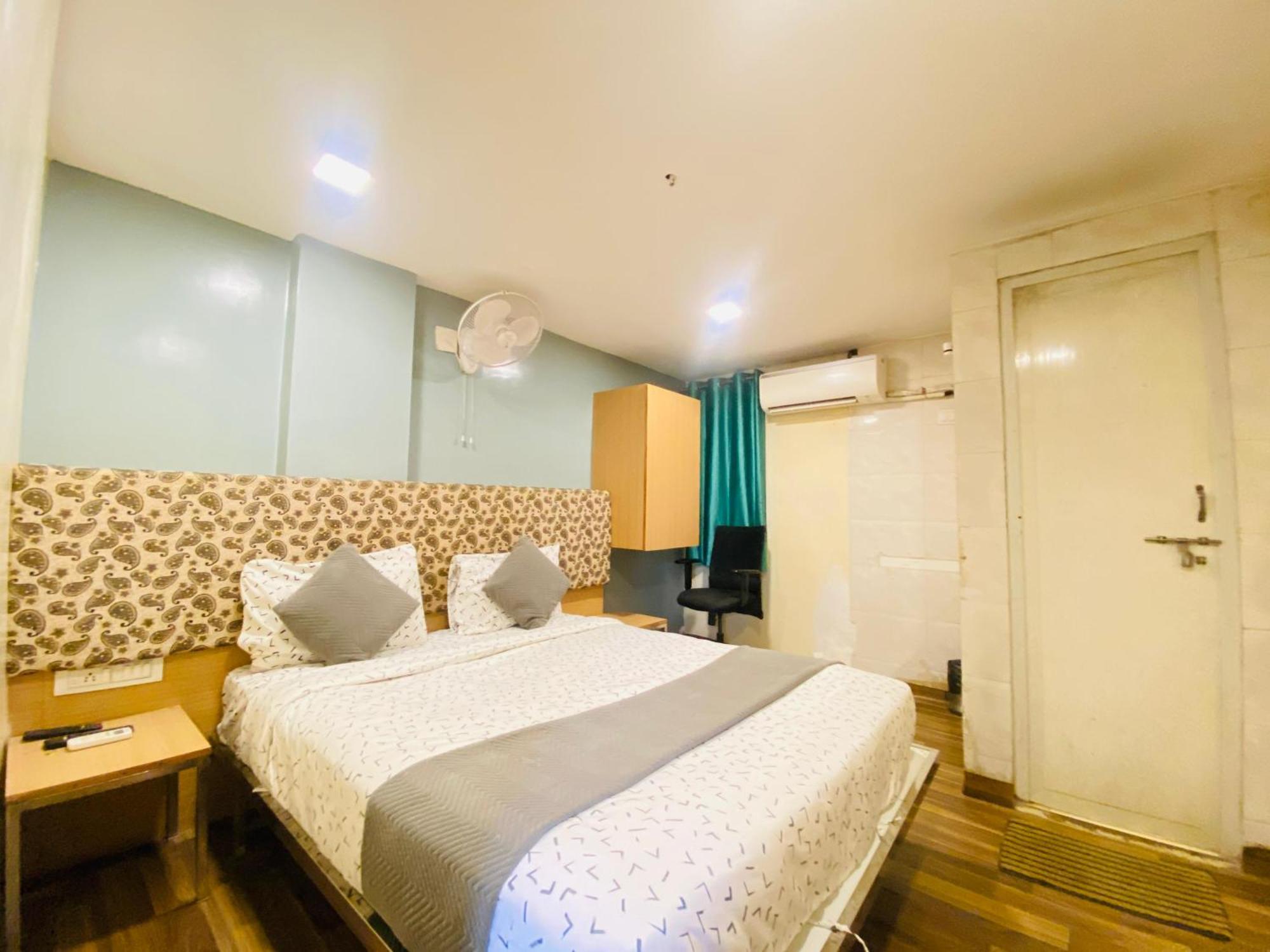 Hotel Abc Satellite Prahlad Nagar อาเมดาบัด ภายนอก รูปภาพ