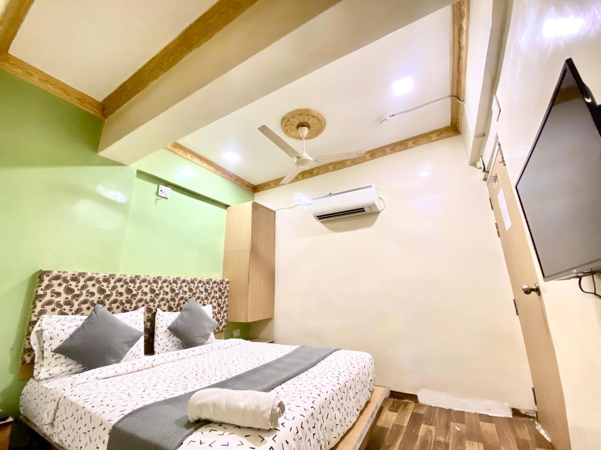 Hotel Abc Satellite Prahlad Nagar อาเมดาบัด ภายนอก รูปภาพ