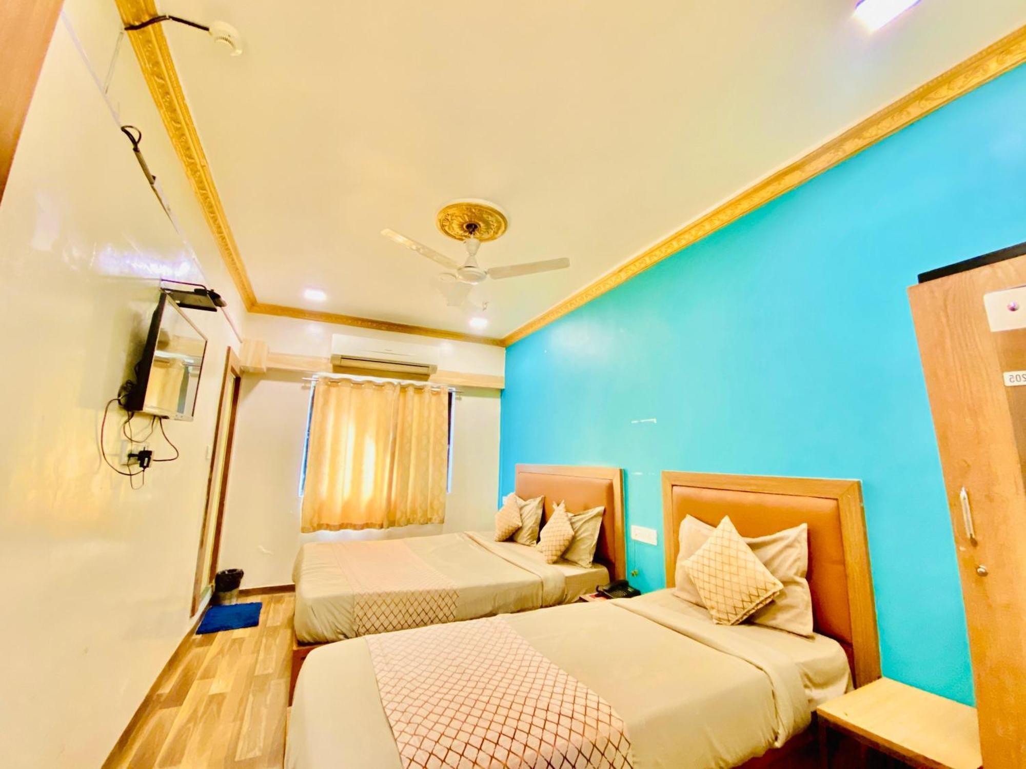 Hotel Abc Satellite Prahlad Nagar อาเมดาบัด ภายนอก รูปภาพ
