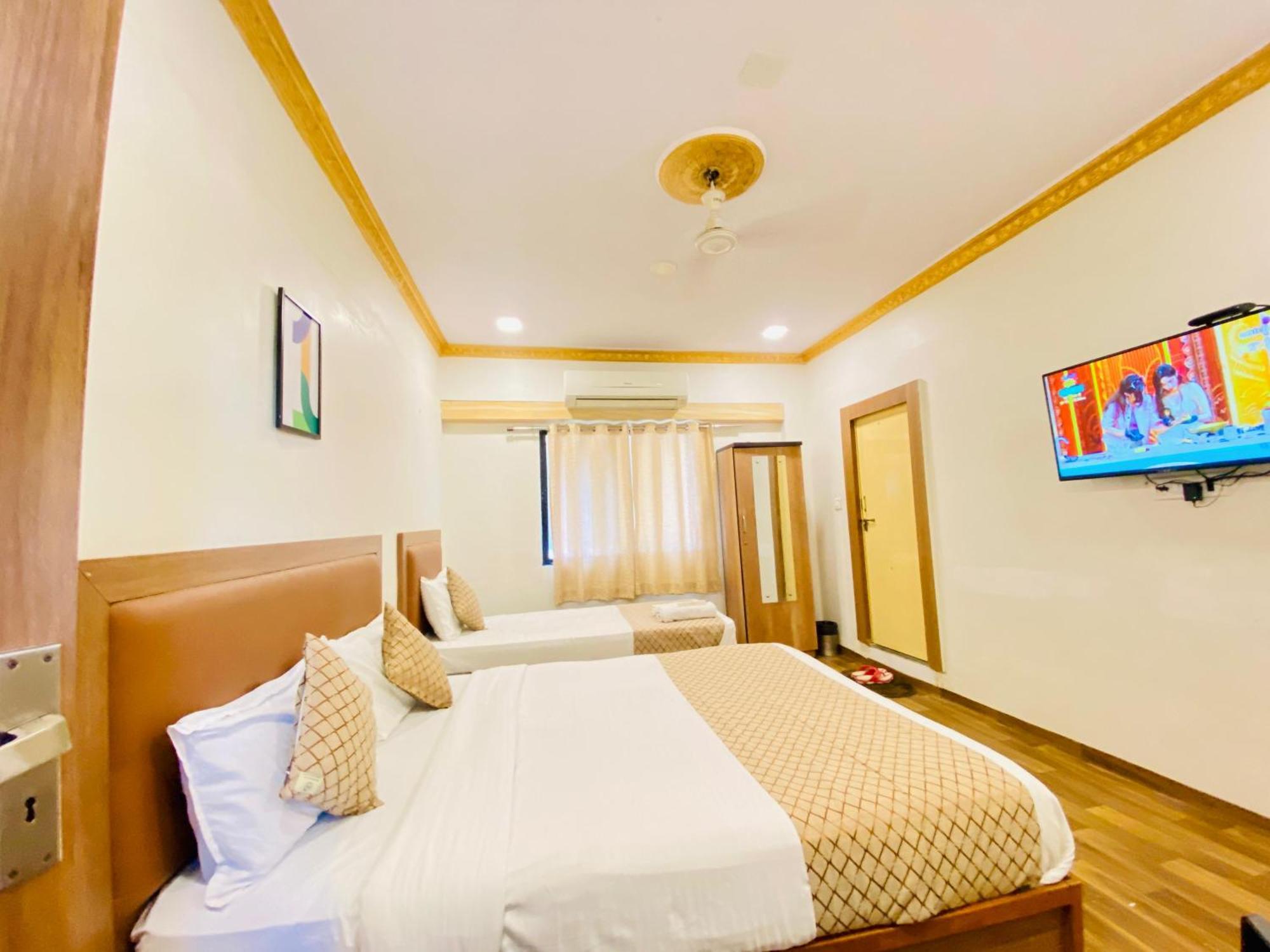 Hotel Abc Satellite Prahlad Nagar อาเมดาบัด ภายนอก รูปภาพ