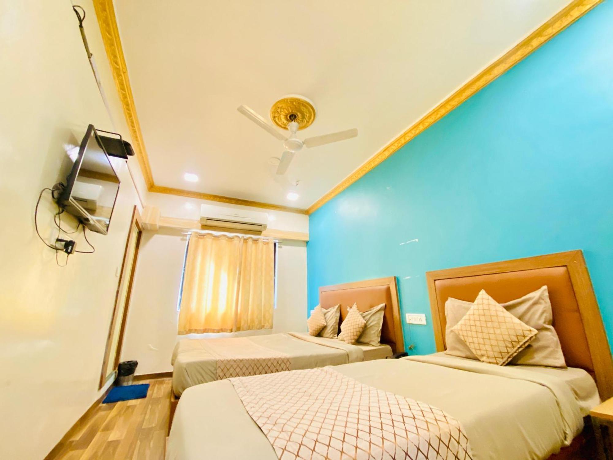 Hotel Abc Satellite Prahlad Nagar อาเมดาบัด ภายนอก รูปภาพ