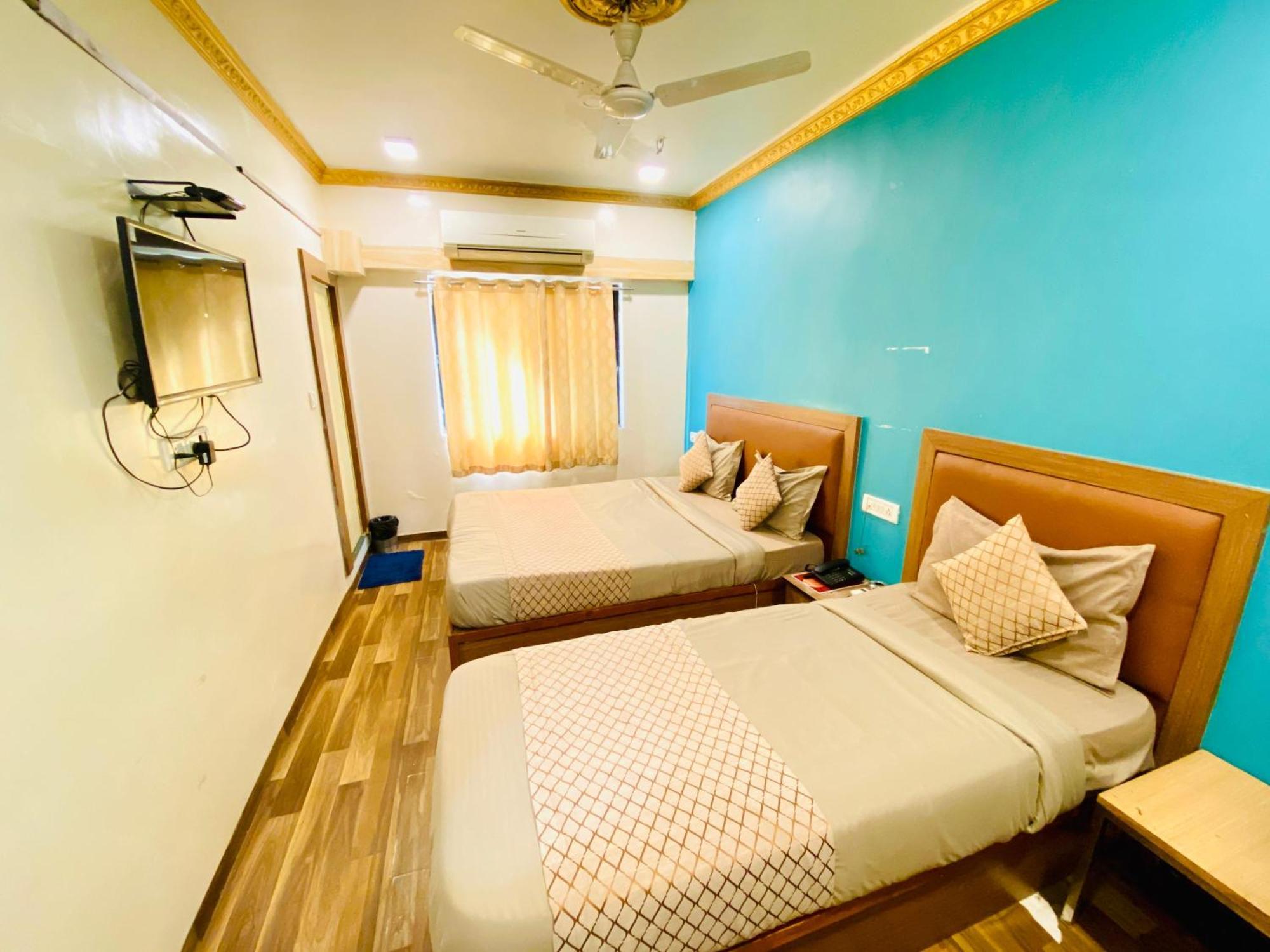Hotel Abc Satellite Prahlad Nagar อาเมดาบัด ภายนอก รูปภาพ
