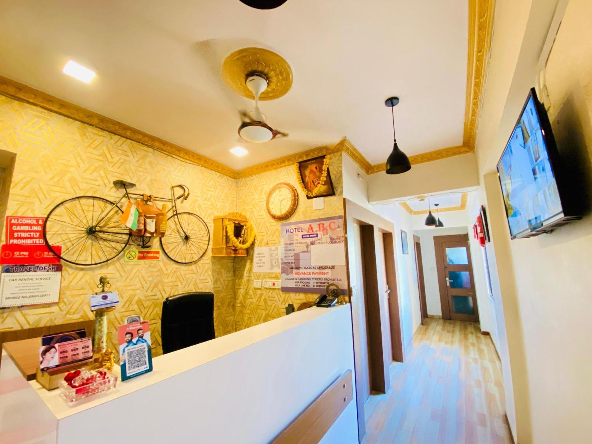 Hotel Abc Satellite Prahlad Nagar อาเมดาบัด ภายนอก รูปภาพ