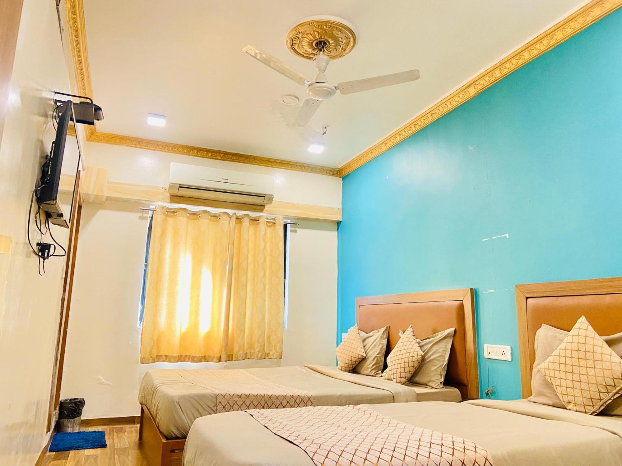 Hotel Abc Satellite Prahlad Nagar อาเมดาบัด ภายนอก รูปภาพ