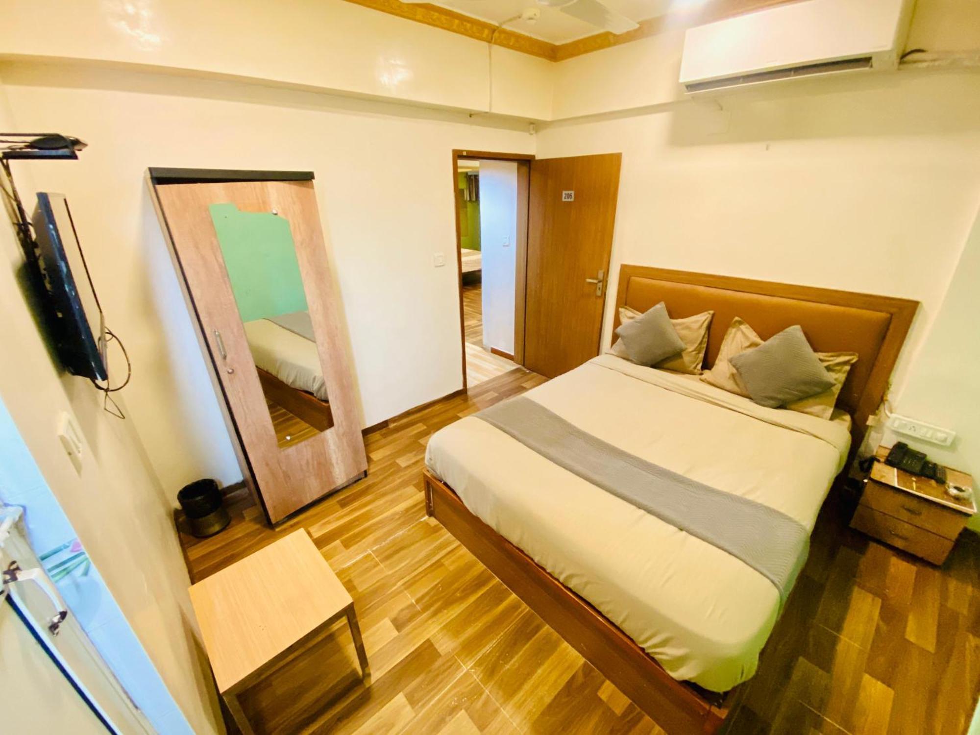Hotel Abc Satellite Prahlad Nagar อาเมดาบัด ภายนอก รูปภาพ