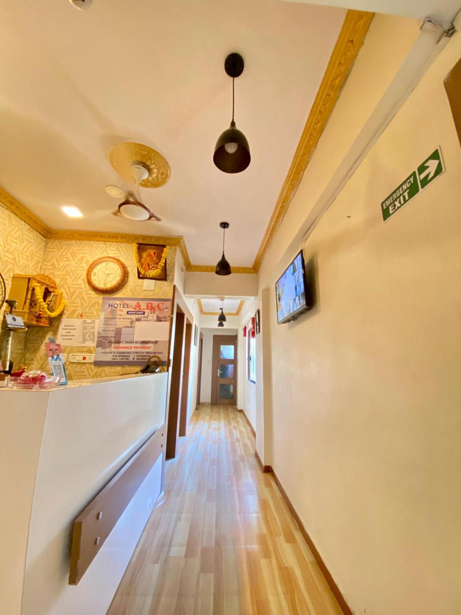 Hotel Abc Satellite Prahlad Nagar อาเมดาบัด ภายนอก รูปภาพ