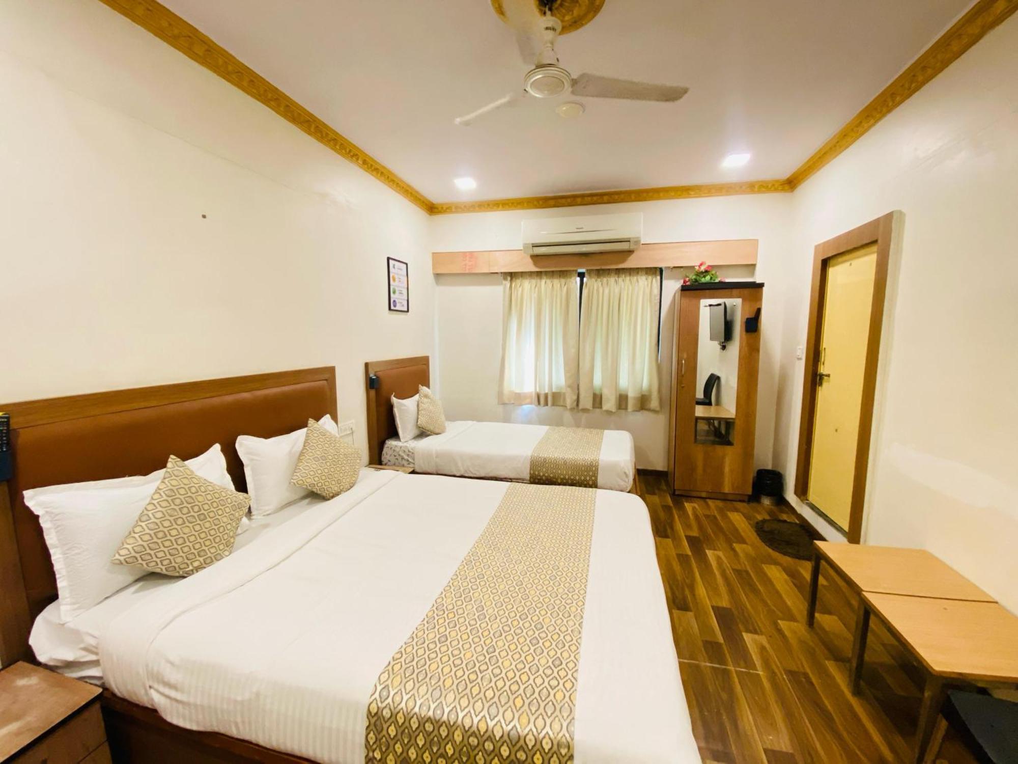 Hotel Abc Satellite Prahlad Nagar อาเมดาบัด ภายนอก รูปภาพ