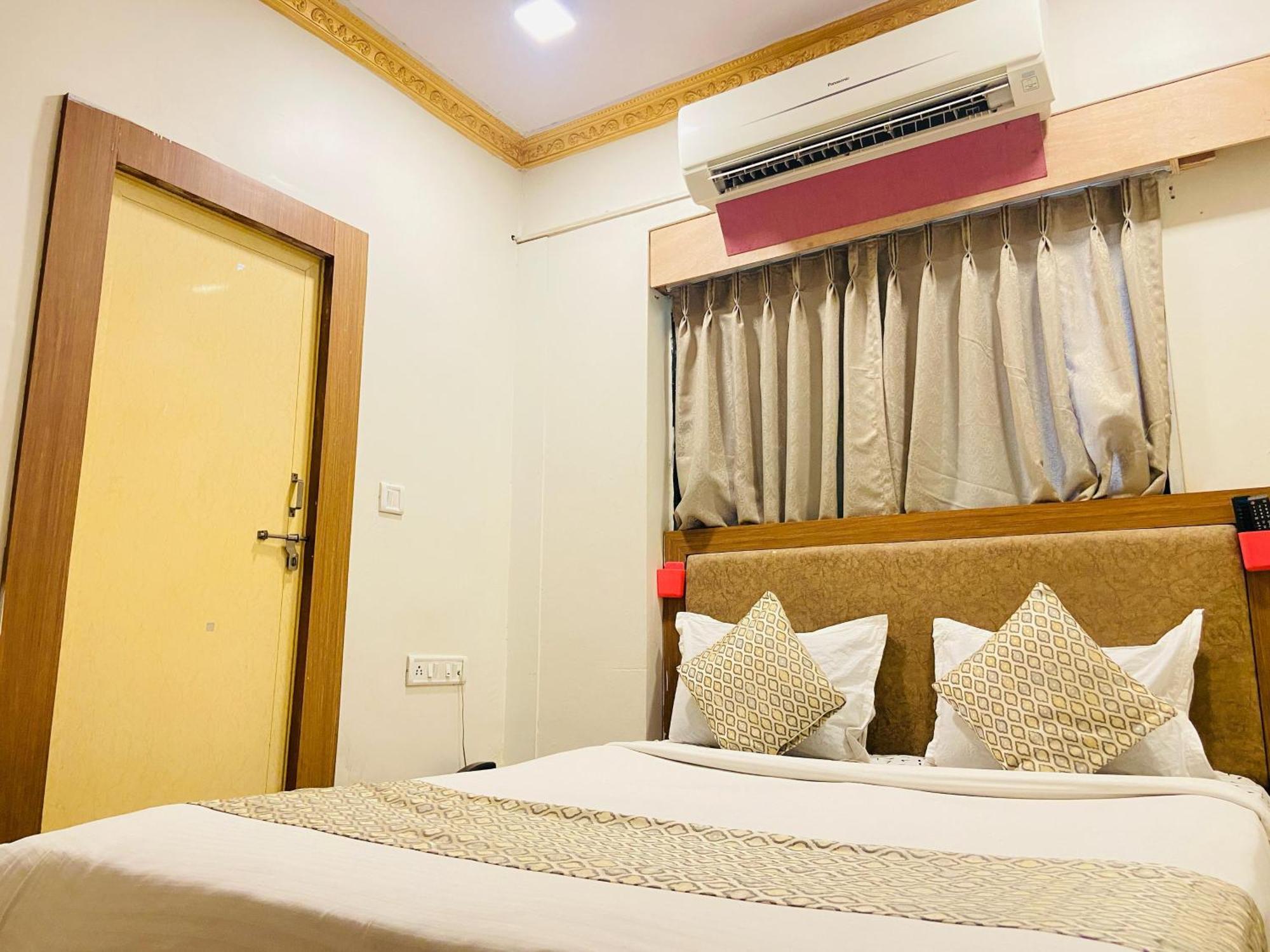 Hotel Abc Satellite Prahlad Nagar อาเมดาบัด ภายนอก รูปภาพ