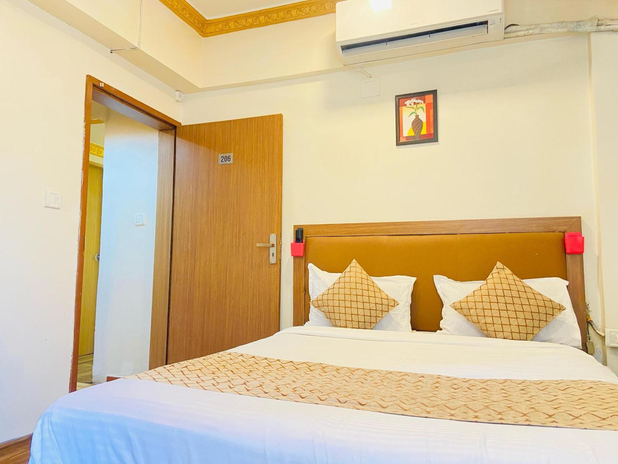 Hotel Abc Satellite Prahlad Nagar อาเมดาบัด ภายนอก รูปภาพ